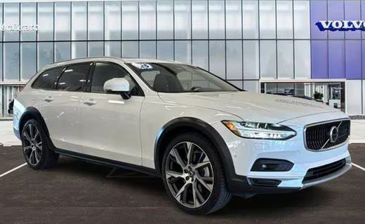 2025 Volvo V90CC Ultra