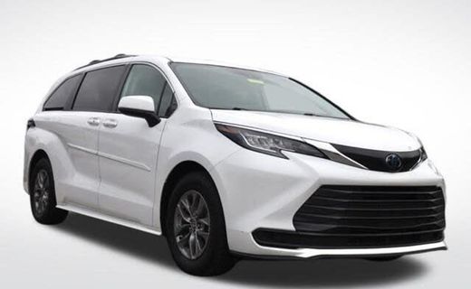 2023 Toyota Sienna LE