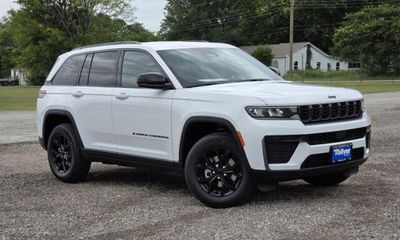 2026 Jeep Grand Cherokee Base Laredo