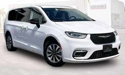 2024 Chrysler Pacifica Select