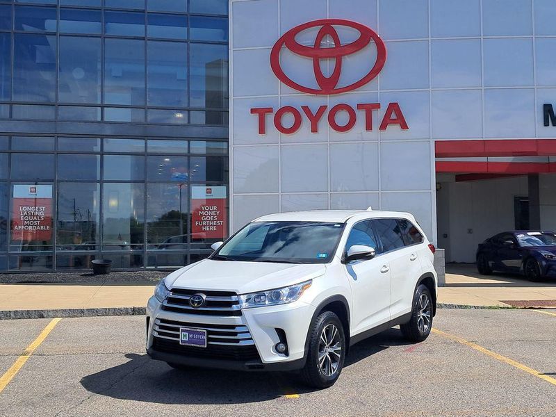 2019 Toyota Highlander — a typically priced live listing