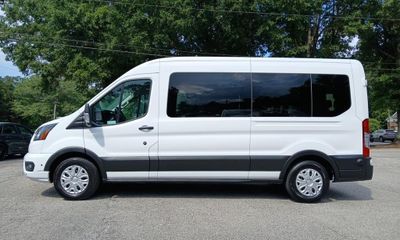 2024 Ford Transit Medium Roof