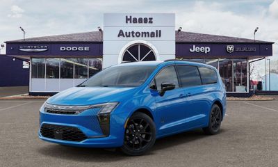 2027 Chrysler Pacifica Select