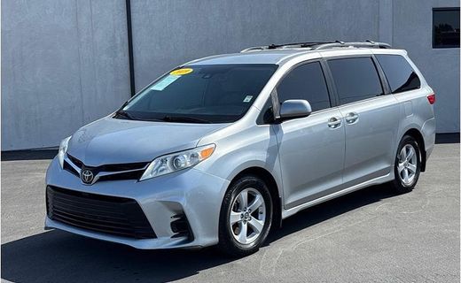 2019 Toyota Sienna LE