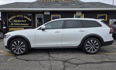 2022 Volvo V90CC Inscription