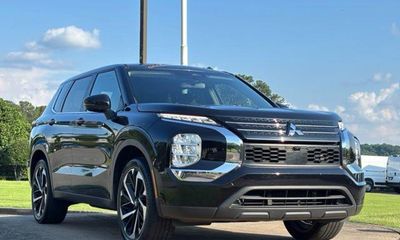 2022 Mitsubishi Outlander ES