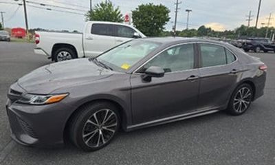 2020 Toyota Camry SE