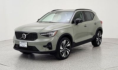 2024 Volvo XC40 Plus Dark