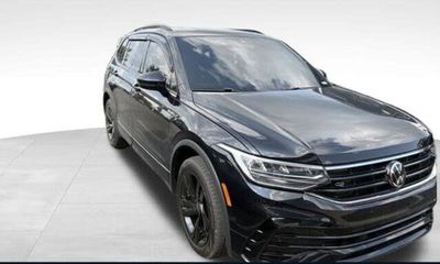 2024 Volkswagen Tiguan SE Black