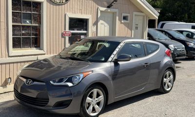 2015 Hyundai Veloster GLS Middle