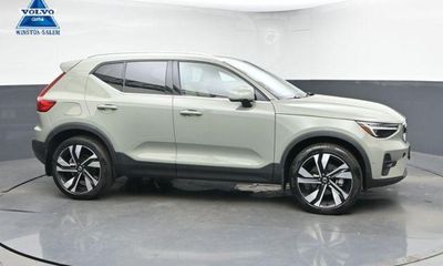 2025 Volvo XC40 Ultra Bright