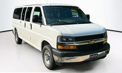 2026 Chevrolet Express LT EXT