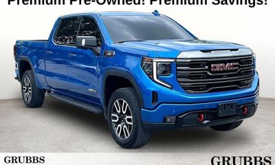 2023 GMC Sierra AT4