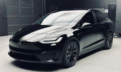 2023 Tesla Model X Standard Range
