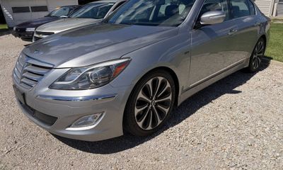 2012 Hyundai Genesis GLS