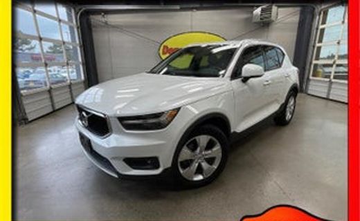 2021 Volvo XC40 Momentum