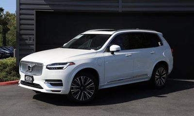 2023 Volvo XC90 Plus Bright