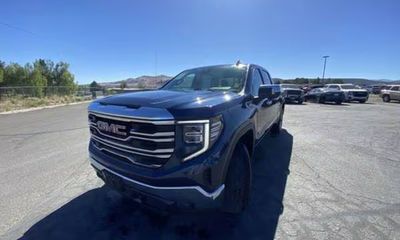 2023 GMC Sierra SLT