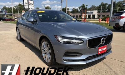 2017 Volvo S90 Momentum