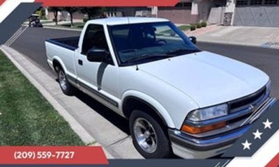 2000 Chevrolet S-10 Pickup LS