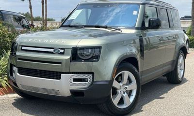 2021 Land Rover Defender 110 SE