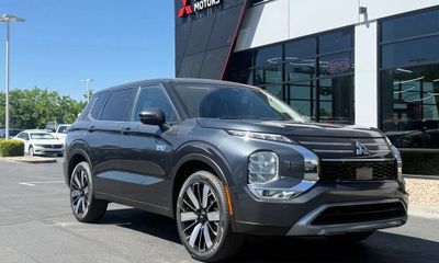 2026 Mitsubishi Outlander SE S AWC
