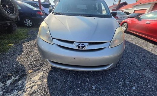 2010 Toyota Sienna LE