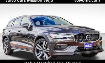 2025 Volvo V60CC Plus