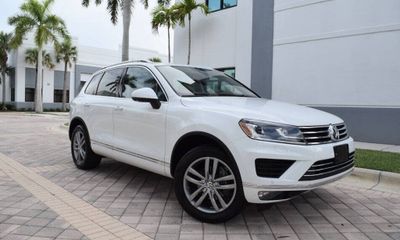 2016 Volkswagen Touareg Sport FSI Only