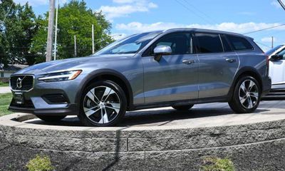 2020 Volvo V60CC Momentum