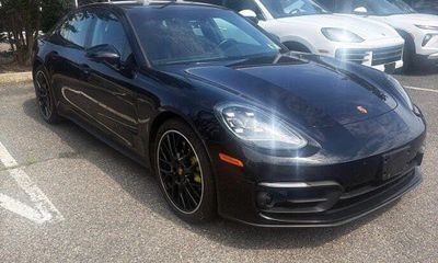 2023 Porsche Panamera 4 E