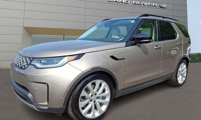 2026 Land Rover Discovery P300 S