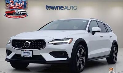 2025 Volvo V60CC Plus