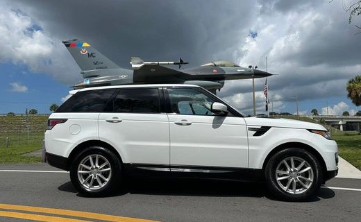 2017 Land Rover Range Sport SE