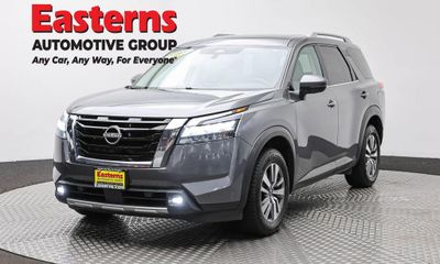 2022 Nissan Pathfinder SL