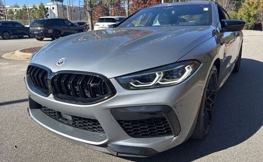 2023 BMW M8