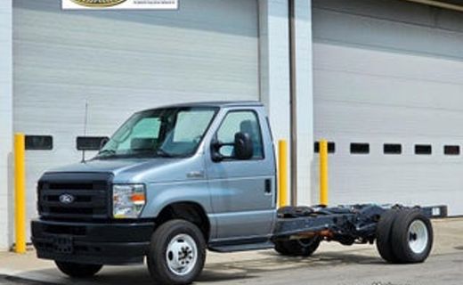 2027 Ford E-450 Base