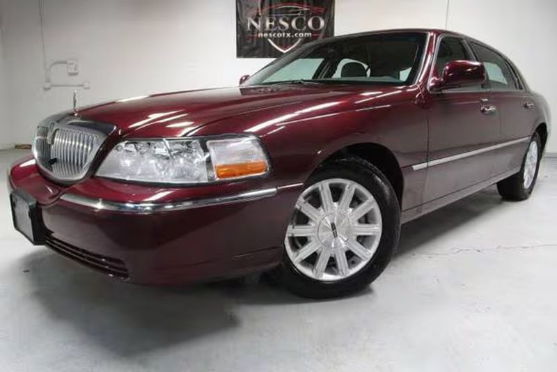 2008 Lincoln Town Car — a typically priced live listing