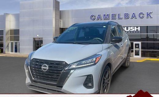 2022 Nissan Kicks SR