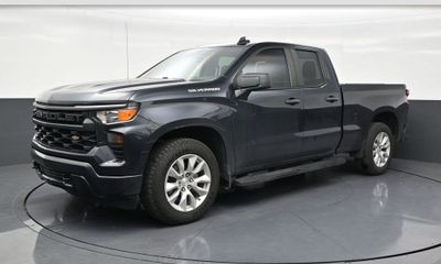 2023 Chevrolet Silverado Custom