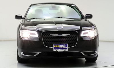 2017 Chrysler 300 Limited