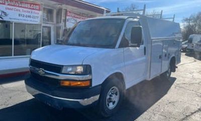2015 Chevrolet Express Cutaway VAN 2D