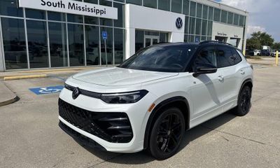 2026 Volkswagen Tiguan SE Black