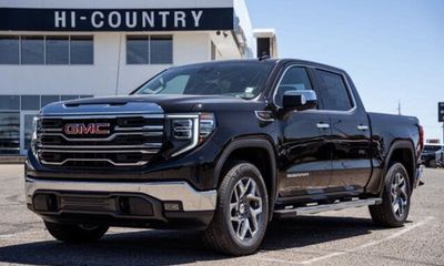 2026 GMC Sierra SLT