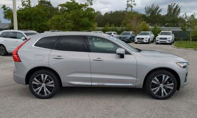 2023 Volvo XC60 Plus Bright