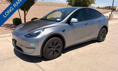 2025 Tesla Model Y Long Range Dual