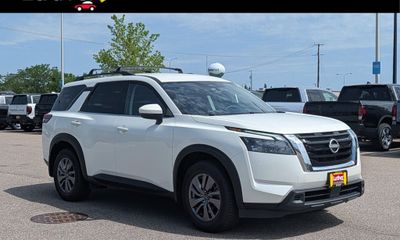 2023 Nissan Pathfinder SV