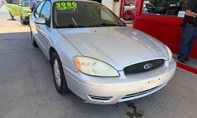 2004 Ford Taurus SE