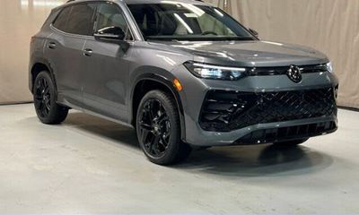 2026 Volkswagen Tiguan 4MOTION SE Black
