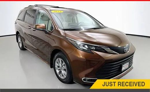 2024 Toyota Sienna XLE